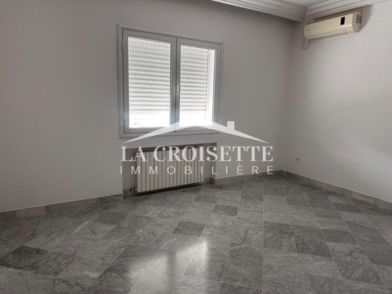 Etage de villa S+3 à La Marsa